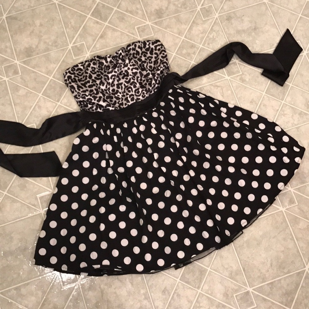 Cute strapless dress black and white